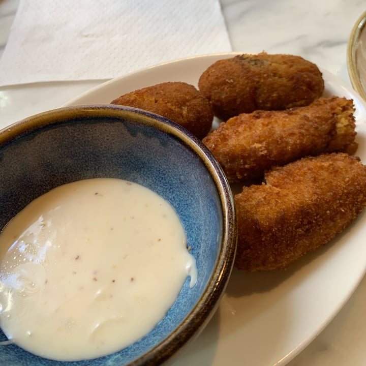 photo of The Vegan Corner Croquetas shared by @helenpfuertes on  12 Aug 2022 - review