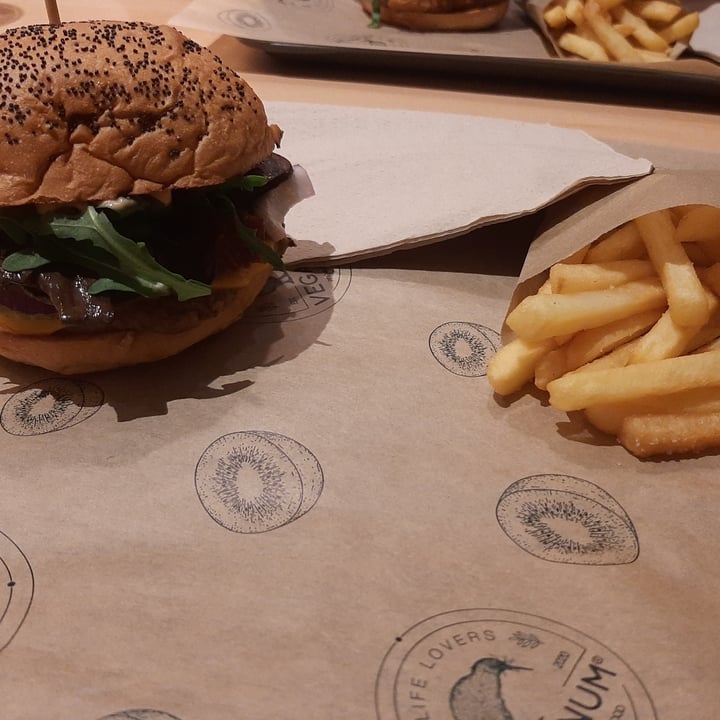 photo of Veganum Portobello Burger shared by @chiaramichelle on  21 Mar 2022 - review