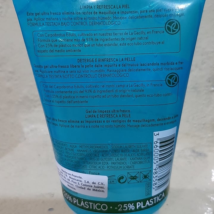 photo of Yves rocher Exfoliante vegetal shared by @personne54 on  25 Apr 2022 - review