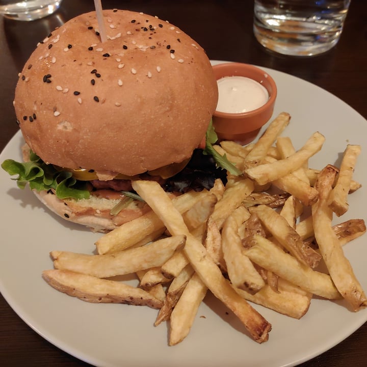 photo of Kong - Food Made With Compassion King Burger shared by @mellgoesouttoeat on  23 Jan 2022 - review