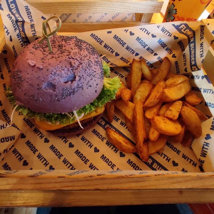 photo of Flower Burger Flower Burger shared by @aciredefdumbr on  19 Feb 2022 - review