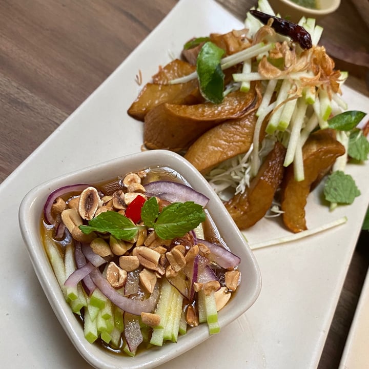 photo of Hum Vegetarian, Garden & Restaurant Scallop King Mushroom Salad with Apple Sauce shared by @tiny-traveller on  11 Nov 2020 - review