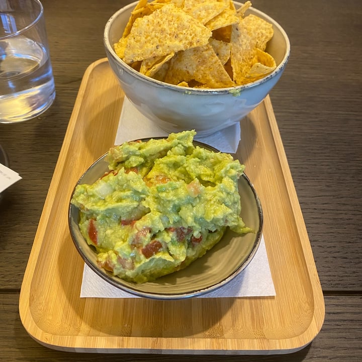 photo of Hotel Llane Petit nachos con guacamole shared by @juanagilcabrera on  05 Jul 2022 - review