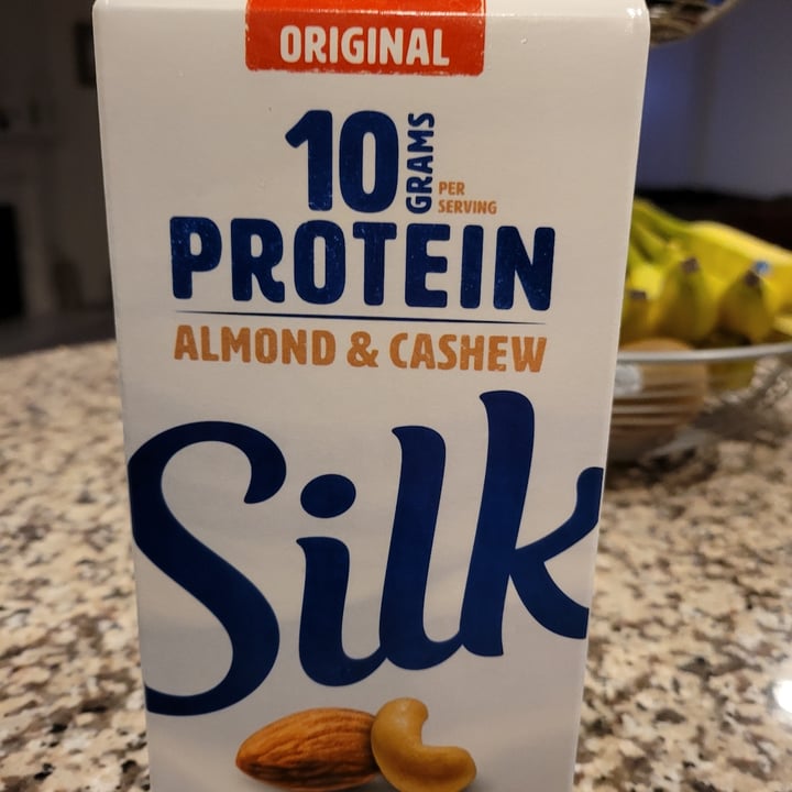 photo of Silk Almond & cashew milk shared by @healthcareherbivore on  30 Dec 2020 - review