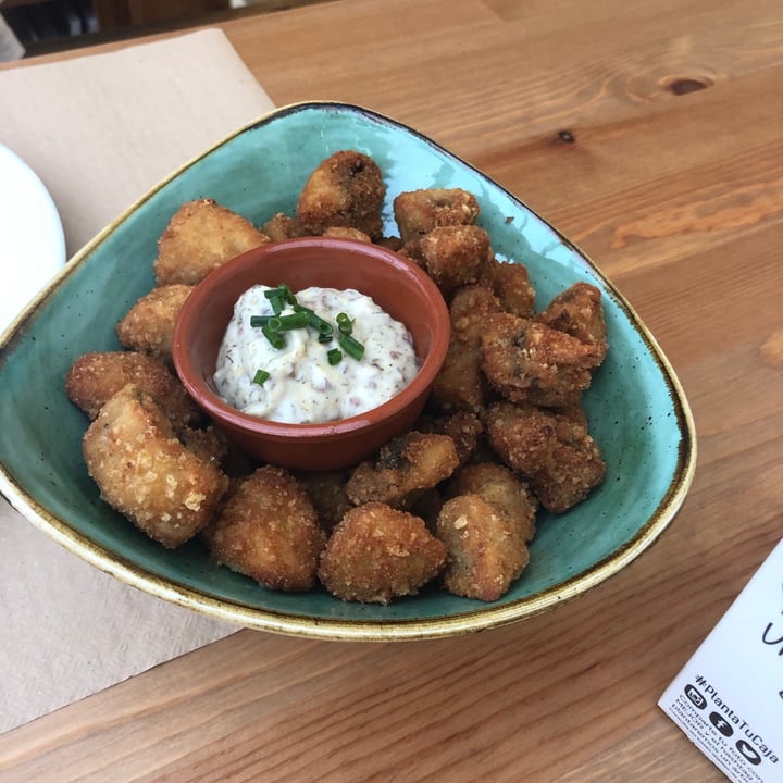 photo of Dorothy's Veggie Bistro Champiñones Empanados shared by @barbarapgs on  20 Sep 2020 - review