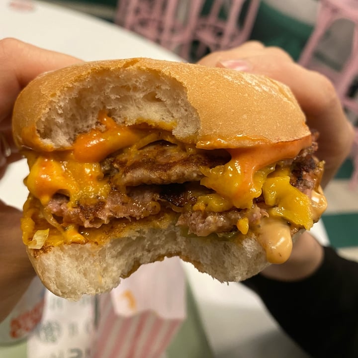 photo of Neat Burger Soho smash burger shared by @chiaralof on  03 Jun 2022 - review