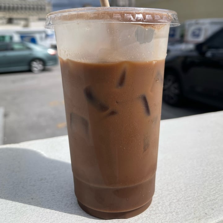 photo of L' Artisane Creative Bakery Iced Latte shared by @sangria on  04 Oct 2021 - review
