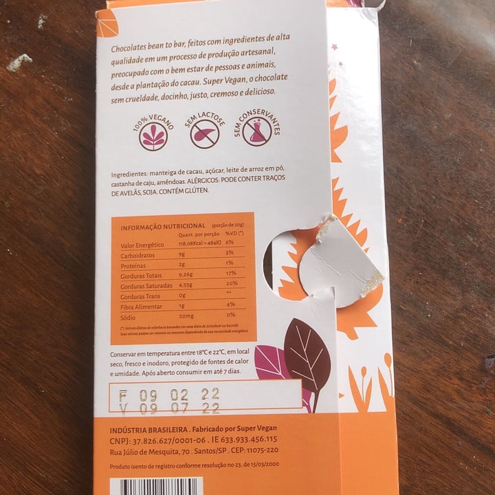 photo of Super Vegan chocolate branco com amendoas shared by @tamirishp on  14 Mar 2022 - review