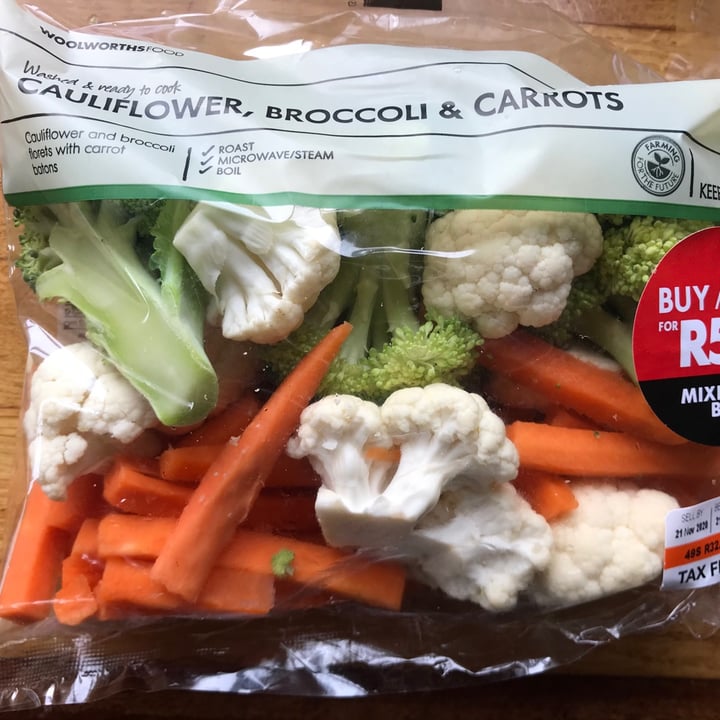 photo of Woolworths Food Cauliflower, Broccoli & Carrots shared by @natashathevegan on  20 Nov 2020 - review