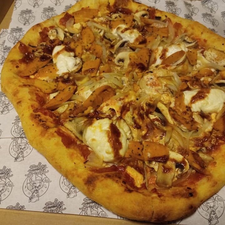 photo of El Chino Vegano Pizza Doble Queso BBQ shared by @juancitovegan on  07 Apr 2022 - review