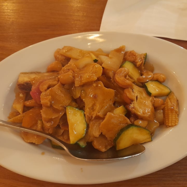 photo of Vegebowl Paris Cashew Chicken shared by @alice50 on  02 Nov 2022 - review