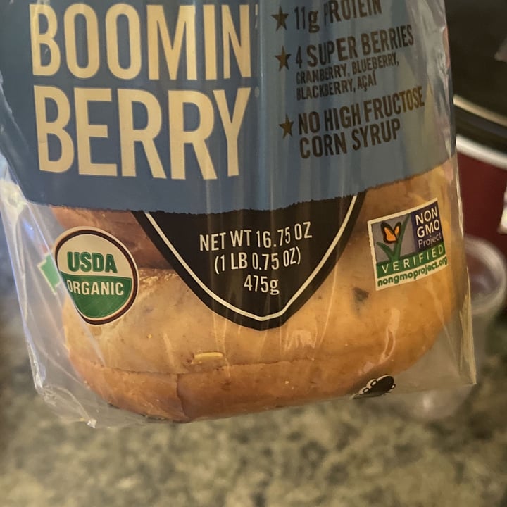 photo of Dave's Killer Bread Bloomin' Berry Bagels shared by @demetriapeterson on  17 Nov 2021 - review