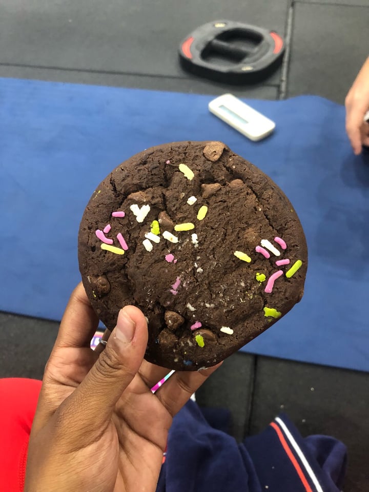photo of Lenny & Larry’s The Complete Cookie Chocolate Donut shared by @alyrauff on  16 Apr 2019 - review