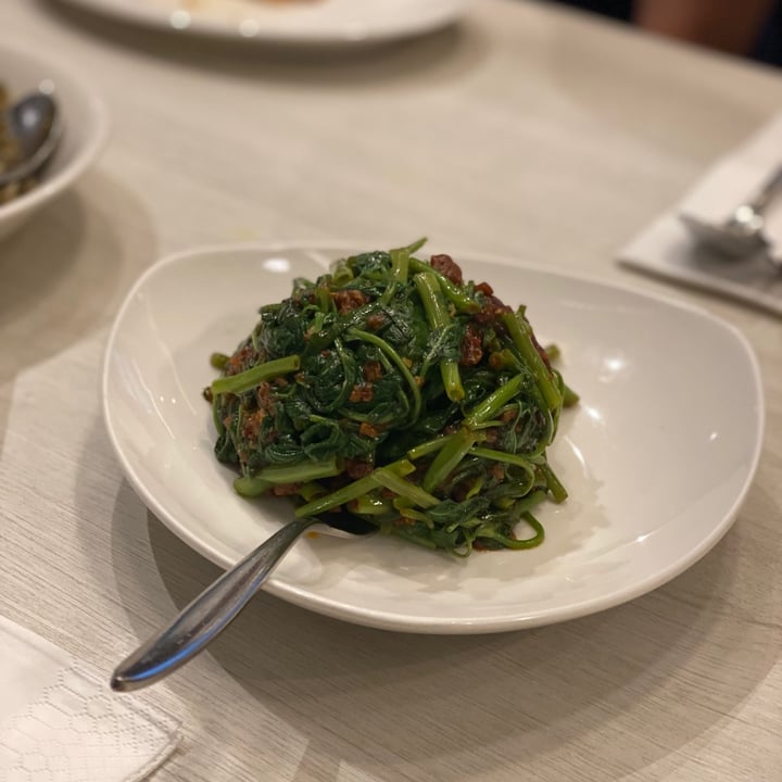 photo of Whole Earth Sambal Kang Kong shared by @angiecwakefield on  07 Apr 2022 - review