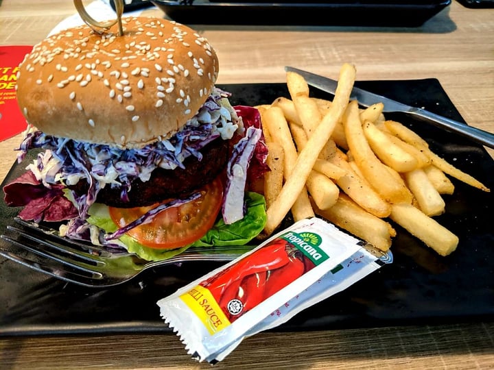 photo of Greendot Vivocity Lentil Mushroom Burger W Tahini Sauce shared by @dhwani on  24 Feb 2020 - review