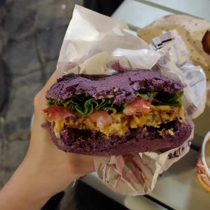 photo of Flower Burger Purple Cheesy shared by @eleonxra on  10 Sep 2022 - review