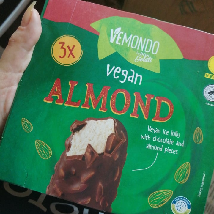 photo of Vemondo Almond ice cream With Chocolate shared by @imola on  16 Sep 2022 - review