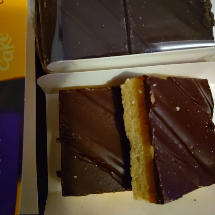 review photo of We Love Cake Caramel Cake shared by @diddleburd on 06 Jul 2021 - review