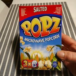 Popz Popcorn Salted Popcorn Mais per la perfetta esperienza cinematografica  a casa, popcorn a microonde con delizioso sale marino, 270 g : :  Alimentari e cura della casa