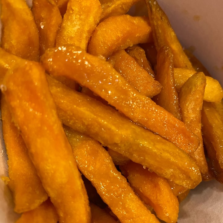 photo of Everyday Vegan Cafe Sweet Potato Fries with Plum Sauce shared by @biapol on  07 Nov 2021 - review