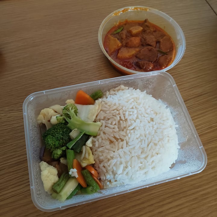 photo of Saiva Kitchens White Rice + Stir-fried Mix Veggies + Vegetarian Chicken Rendang shared by @stevenneoh on  17 Jul 2022 - review