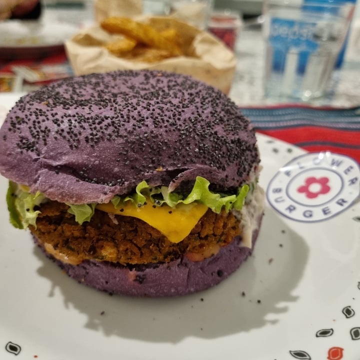 photo of Flower Burger Flower Burger shared by @mariascacchetti on  27 Jan 2022 - review