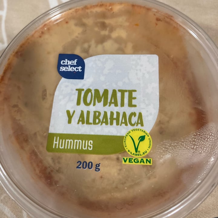 photo of Chef Select Hummus Tomate y Albahaca shared by @str3q on  20 Aug 2022 - review