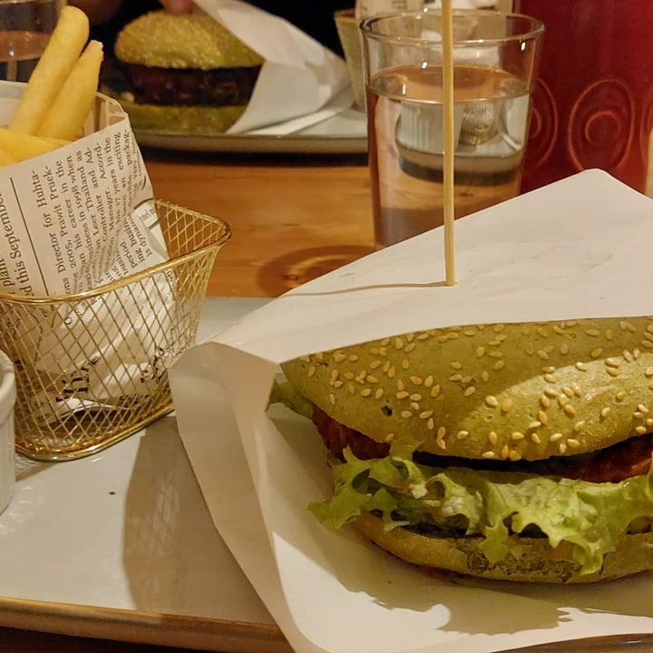 photo of NO BONES Vegan Food Vegan Burger shared by @annoukkk on  14 Dec 2021 - review