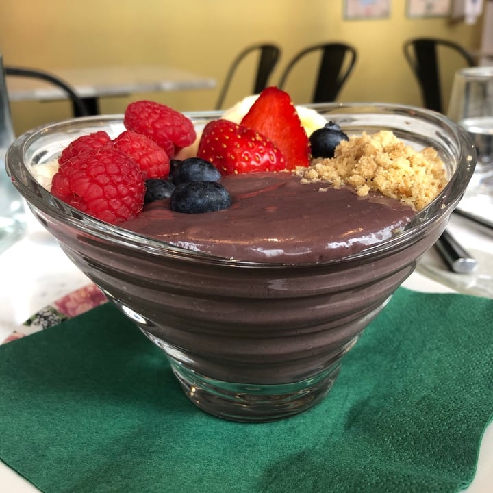 review photo of Down To Earth Glasgow Acai bowl shared by @thekuceisloose on 23 Jun 2021 - review