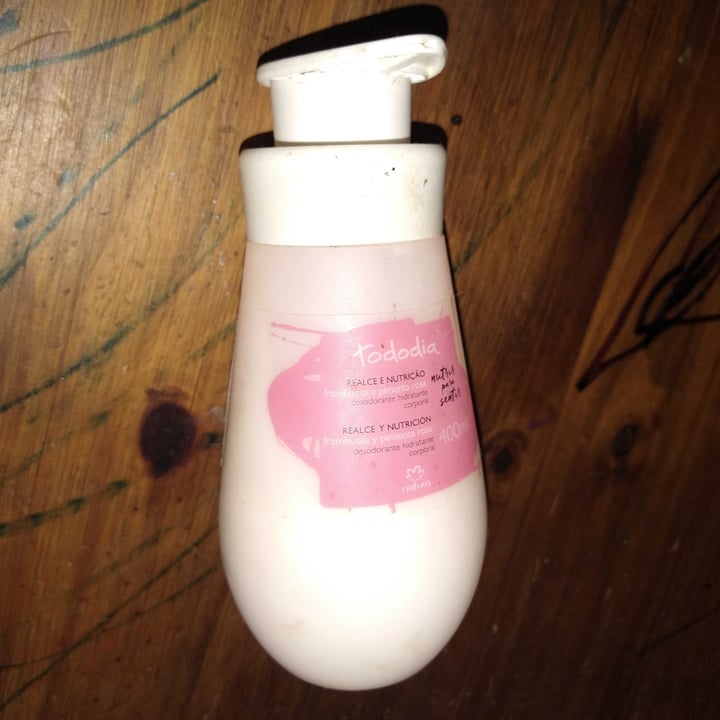 photo of Natura Crema corporal de frambuesa Y Pimienta Rosa shared by @andreavegana7 on  15 Apr 2021 - review