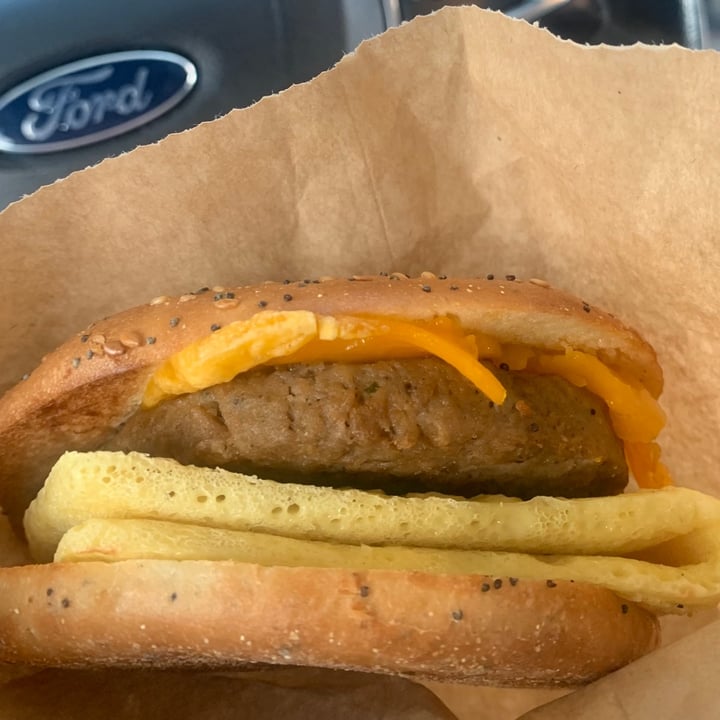 photo of Peet's Coffee Everything Plant-Based Sandwich shared by @gardeinqueen on  15 Apr 2021 - review