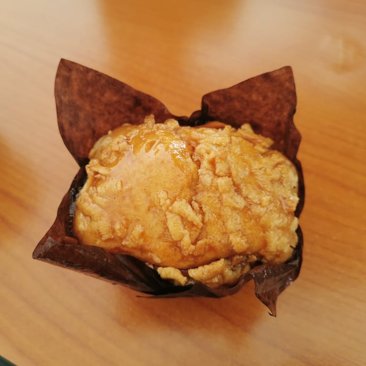 photo of Food Lover’s Market Apple Muffin shared by @viiathevegan on  06 May 2021 - review