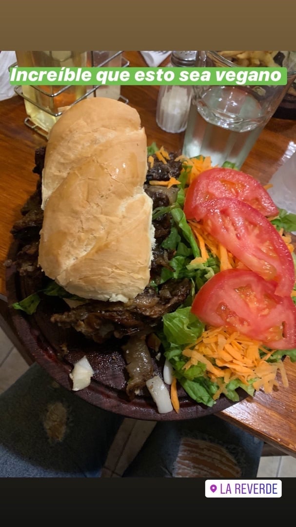 review photo of La Reverde Parrillita Vegana Sandwich de seitan shared by @camiacostag on 01 Apr 2020 - review