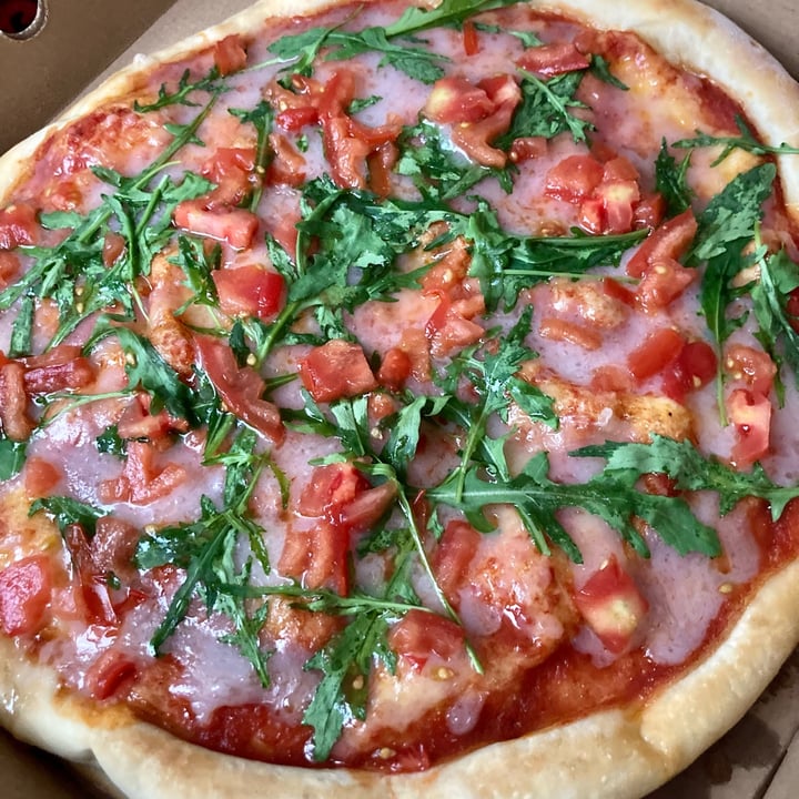 photo of PIZZA RAVAL Pizza Vegana Tomate y Rúcula shared by @asiayportia on  11 Oct 2022 - review