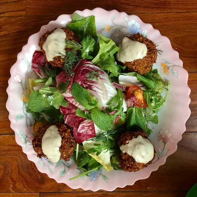 菜肴“Falafel Salad”的照片
