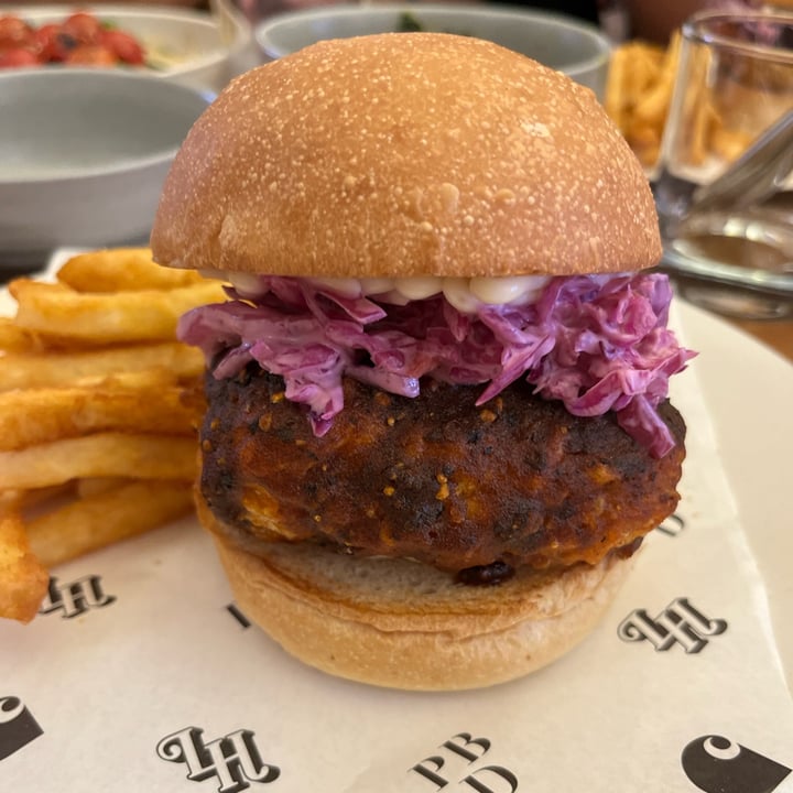 photo of Love Handle  Hot TiNDLE™ Chicken Burger shared by @preethiness on  25 May 2022 - review