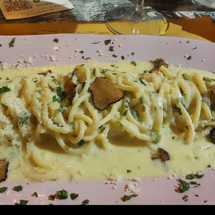 photo of Buddy Italian Restaurant Cafè Spaghetti con il tartufo shared by @ggj on  04 Nov 2022 - review