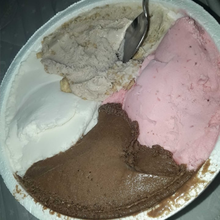 photo of Helado los hermanos Helado shared by @luciaceleste on  13 Feb 2022 - review