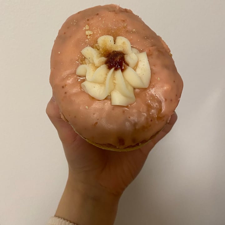 photo of bloomer's Bayview Village Strawberry Shortcake Donut shared by @kturcotte on  03 Apr 2021 - review