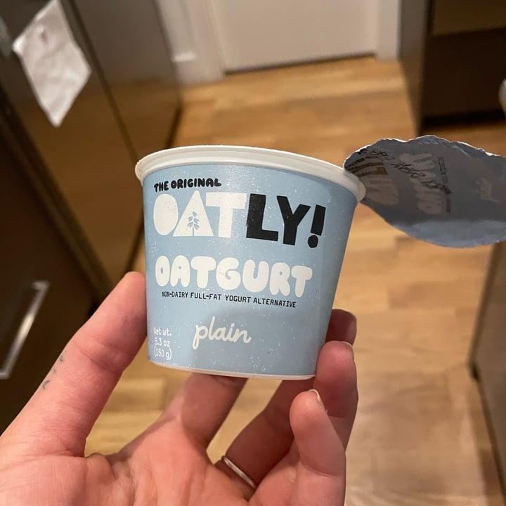 photo of Oatly Oatgurt Greek yoghurt shared by @jaeskaapool on  11 Dec 2022 - review