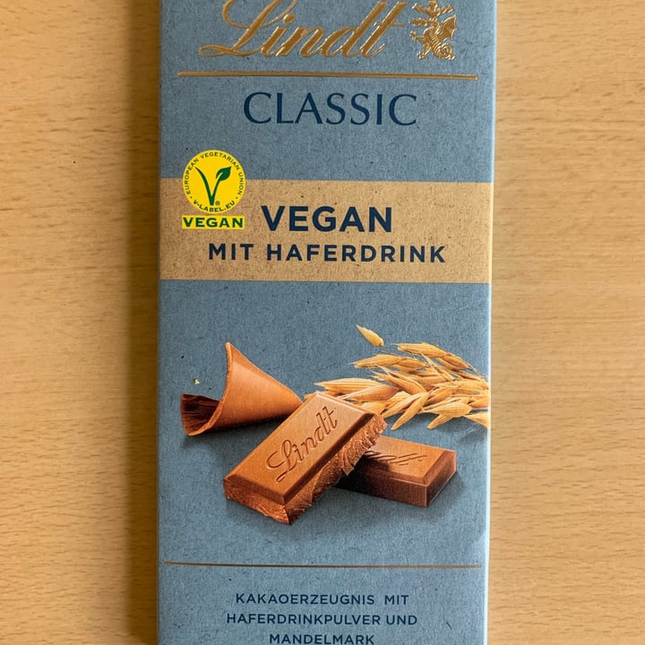 photo of Lindt Classic Vegan Mit Haferdrink shared by @lalla88 on  21 Aug 2022 - review