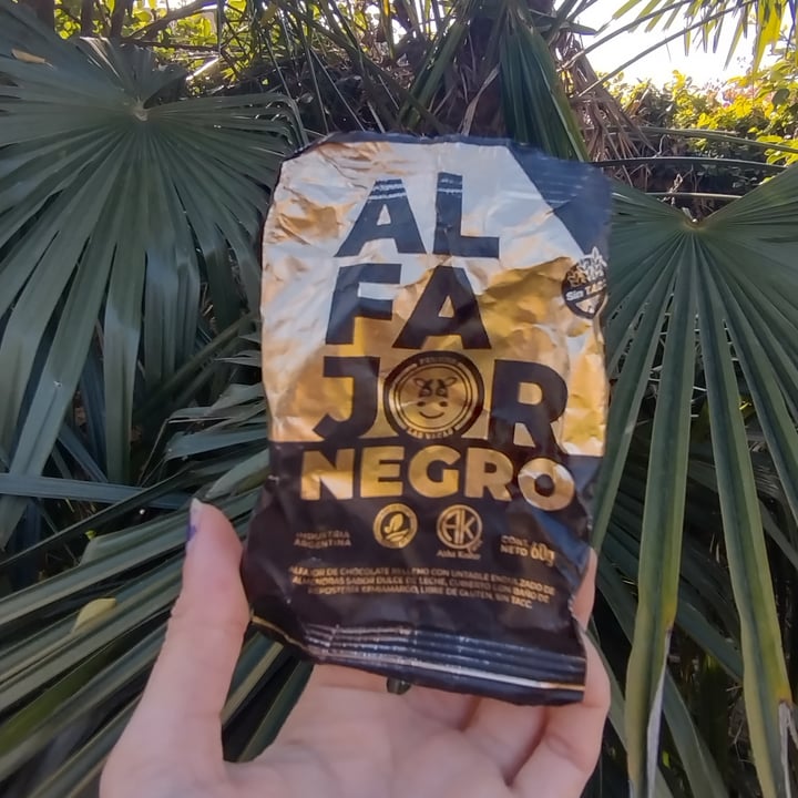 photo of Felices Las Vacas Alfajor negro sin tacc shared by @rosariopacheco on  18 Jul 2022 - review