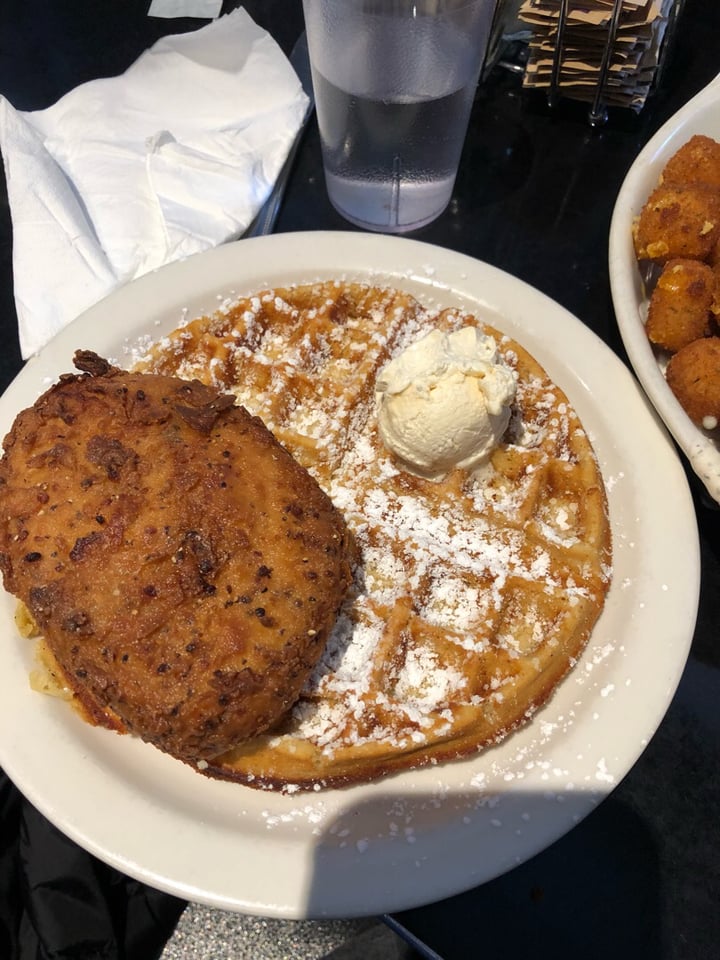 photo of Champs Diner Chick’n and Waffles shared by @vegan-treehugger on  17 Feb 2020 - review