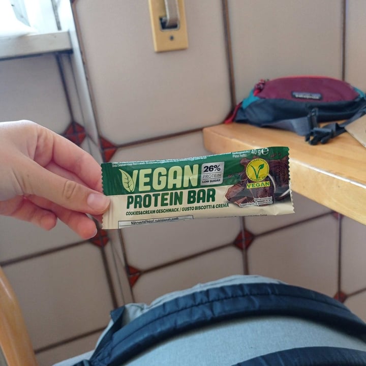 review photo of Vegan Protein Bar Cookies and cream geschmack shared by @elenaaio on 25 Aug 2022 - review