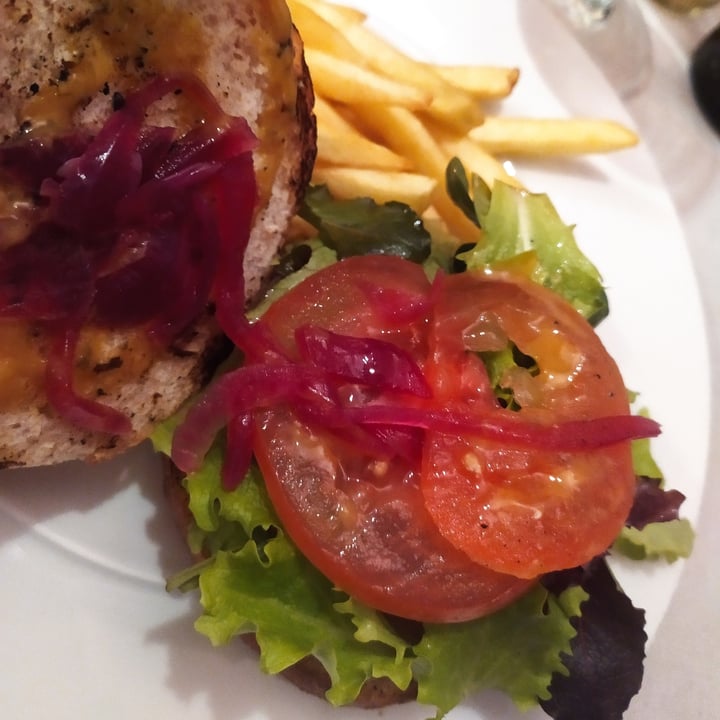 photo of La Gasthaus Bistrot Vegan burger shared by @dany82 on  01 Mar 2022 - review