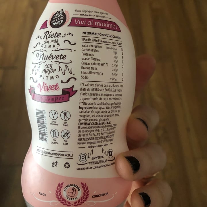 photo of Vívet Leche de Castañas de Caju sabor Frutilla Cremosa shared by @vickydeb on  22 Aug 2020 - review