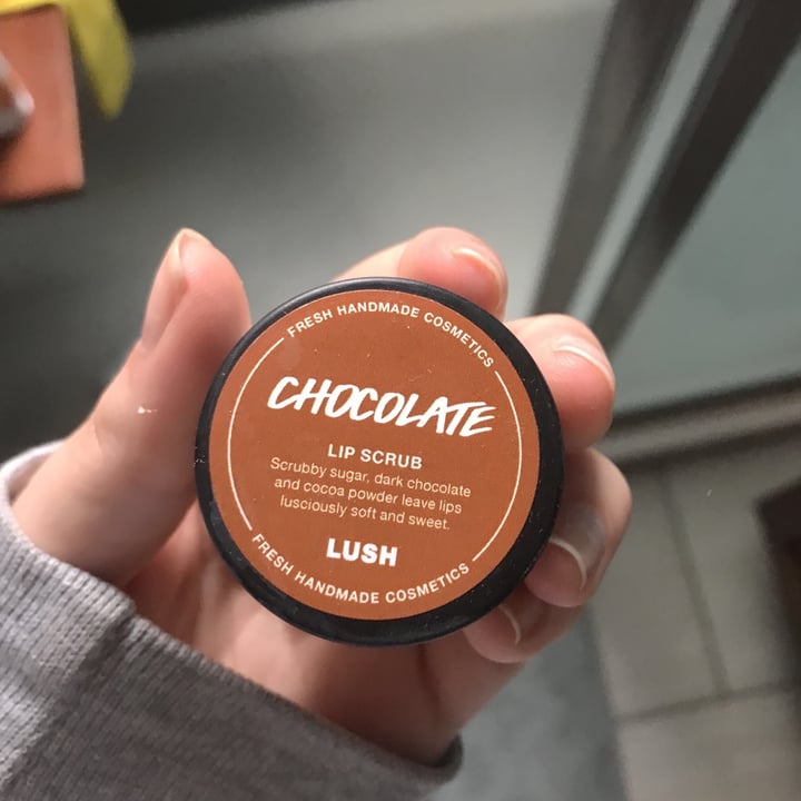 photo of LUSH Fresh Handmade Cosmetics Exfoliante Labial Chocolate shared by @thevegansatanist on  26 Apr 2020 - review