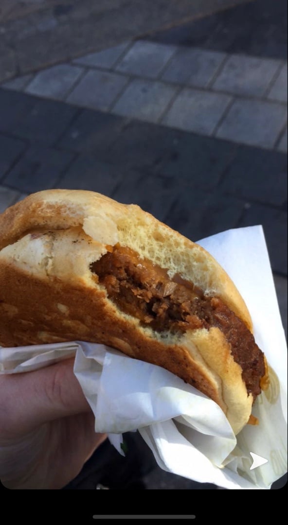 review photo of Deli de Luca Markens Vegan Cheese Burger shared by @marieoye on 12 Jan 2020 - review