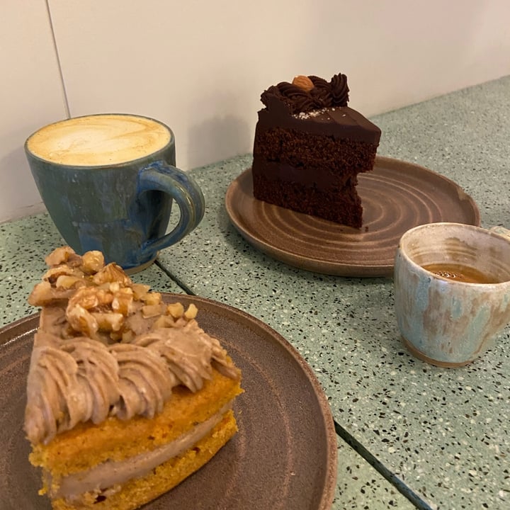 review photo of Bioma plant based café Budin carrot cake shared by @aboysofia on 03 Oct 2022 - review