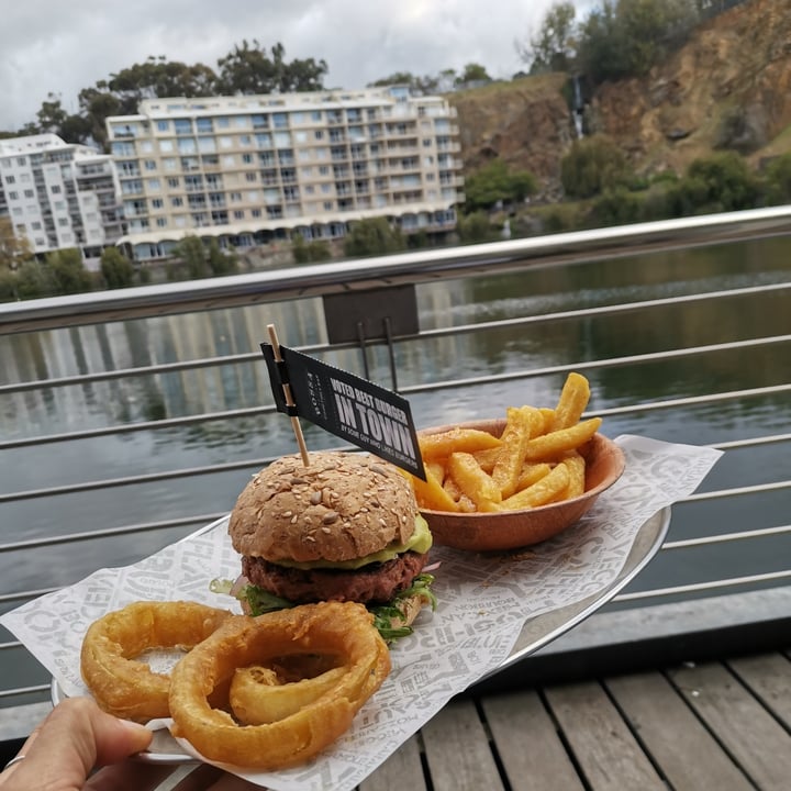 photo of Bossa Tyger Falls Beyond Burger With Guacamole And Vegan Mayo shared by @lunascorner on  18 May 2021 - review